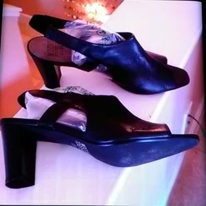 Mootsie tootsie black vegan heels sandles 9M